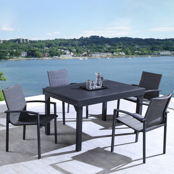 Extendable outdoor dining table and chairs set